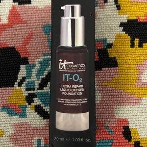It cosmetics Ultr repair liquid oxygen foundation